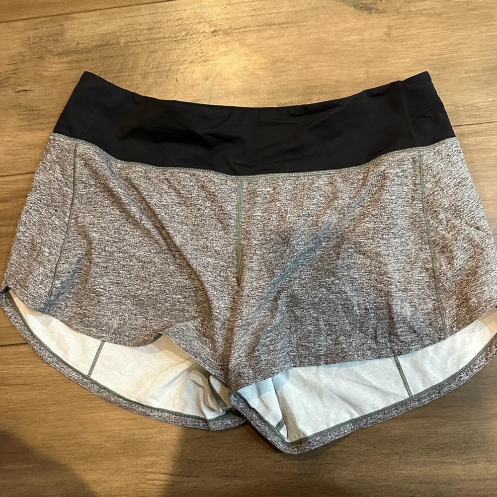 Barely worn, 2.5” low rise Lululemon speed up short